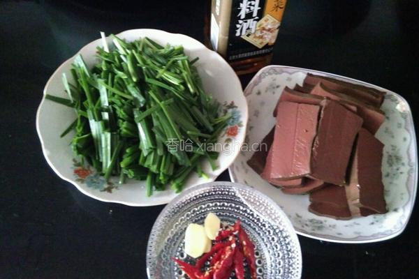 韭菜炒鸭血的做法图解1