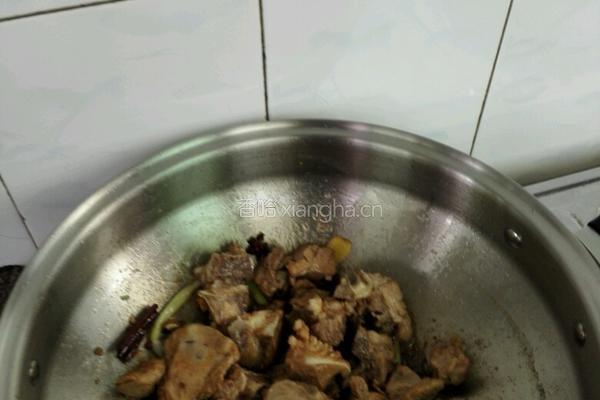 香菇海带炖排骨的做法图解4