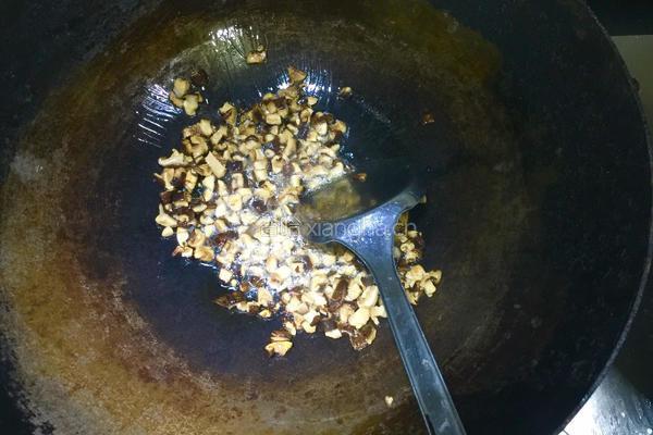 青菜香菇腊肠菜饭的做法图解6
