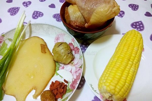 响螺片玉米鸡腿汤的做法图解1
