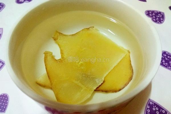 响螺片玉米鸡腿汤的做法图解2
