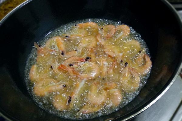 鲜虾炖土豆的做法图解2