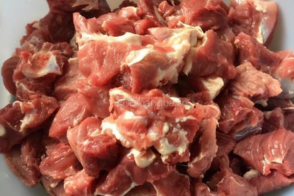 牛肉米粉的做法图解1