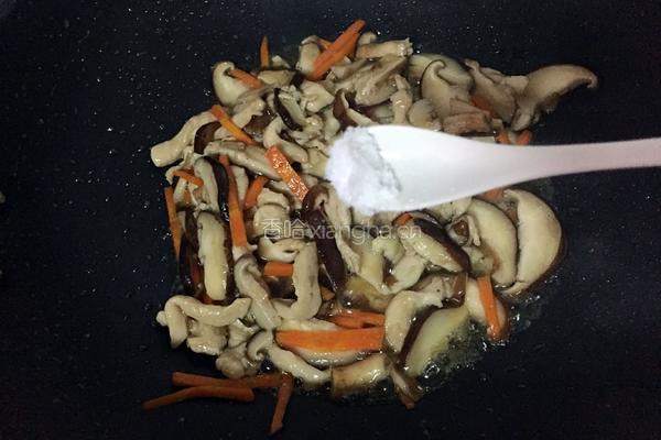 鸡肉炒香菇的做法图解6