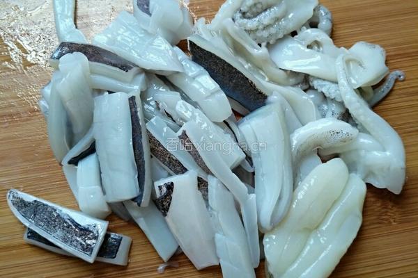 葱炒鲜鱿的做法图解2