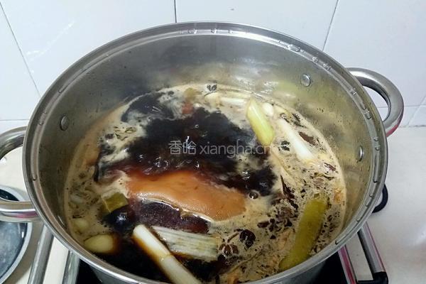 五香卤猪蹄的做法图解7