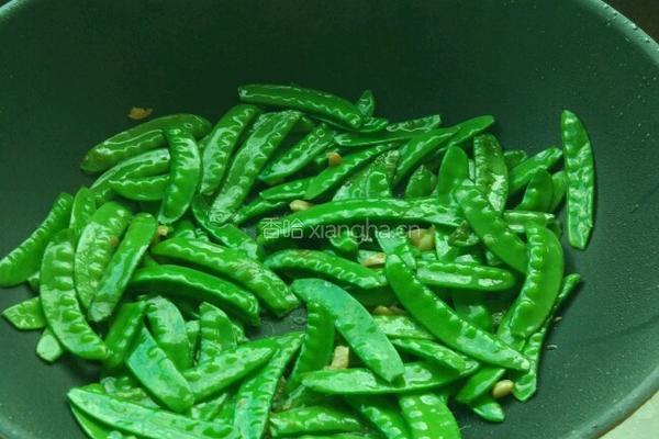 清炒荷兰豆的做法图解7