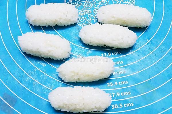 香肠芝士寿司的做法图解3
