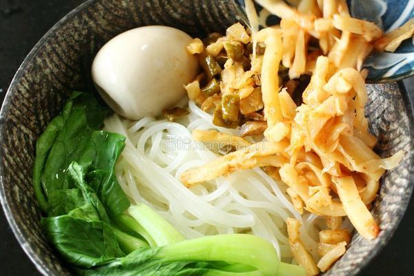 正宗柳州l螺蛳粉的做法图解8
