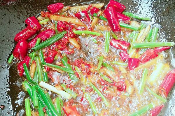芹菜牛筋干锅的做法图解4