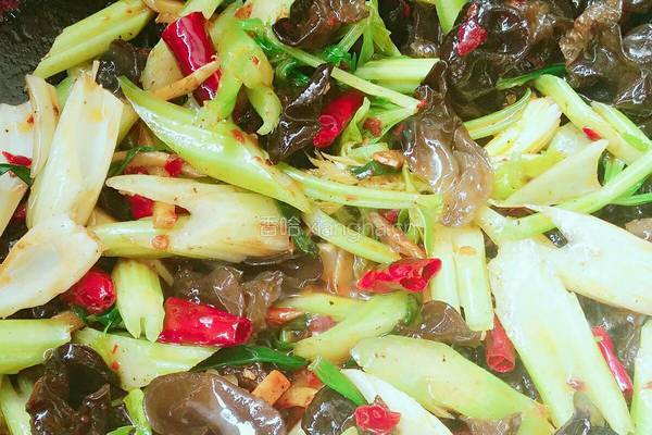 芹菜牛筋干锅的做法图解5