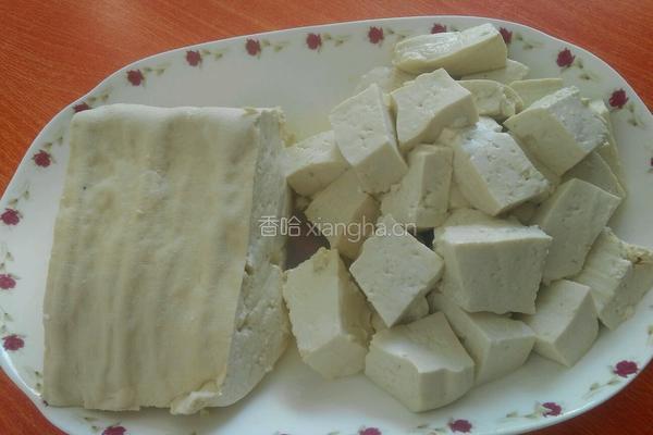 白菜炖豆腐的做法图解1