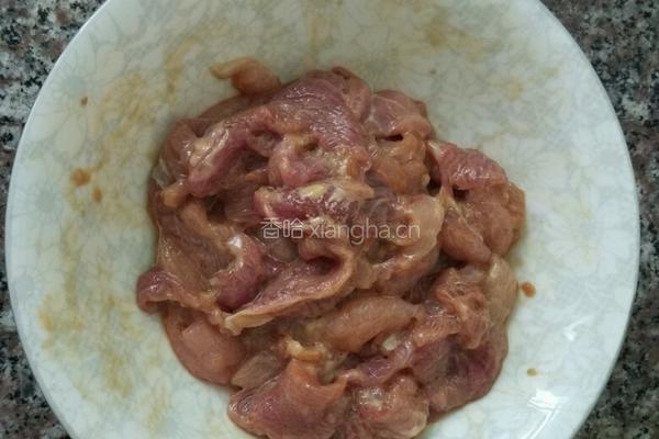 甜椒炒肉片的做法图解2