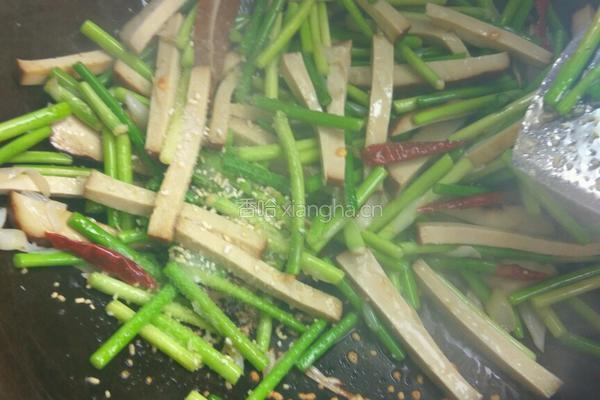 蒜台炒豆香干的做法图解5