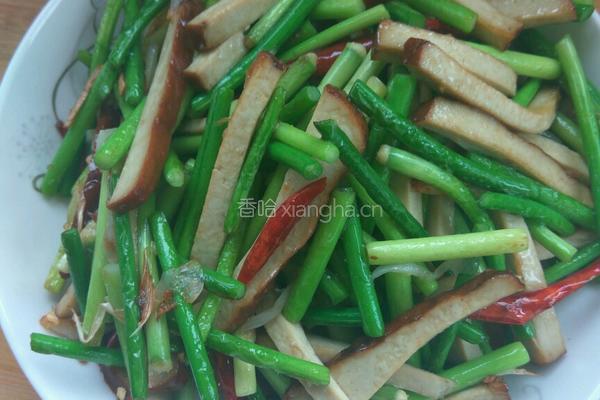 蒜台炒豆香干的做法图解6