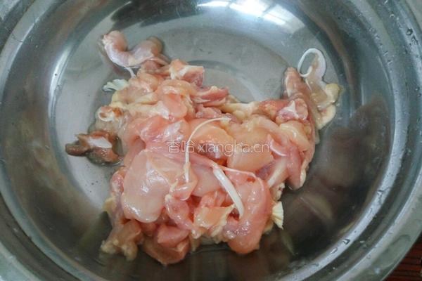 土豆炖鸡块的做法图解2