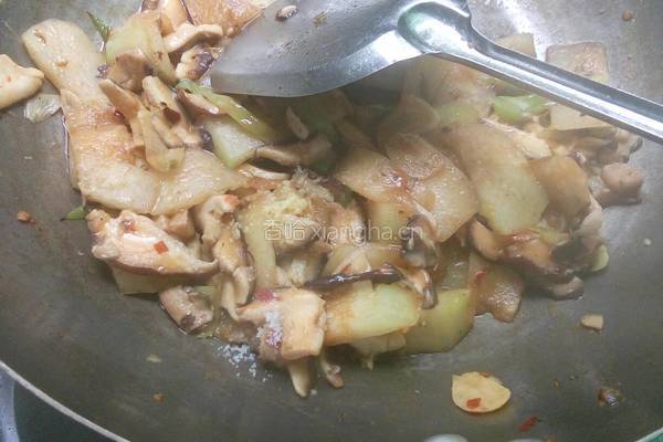 香菇炒冬瓜片的做法图解5