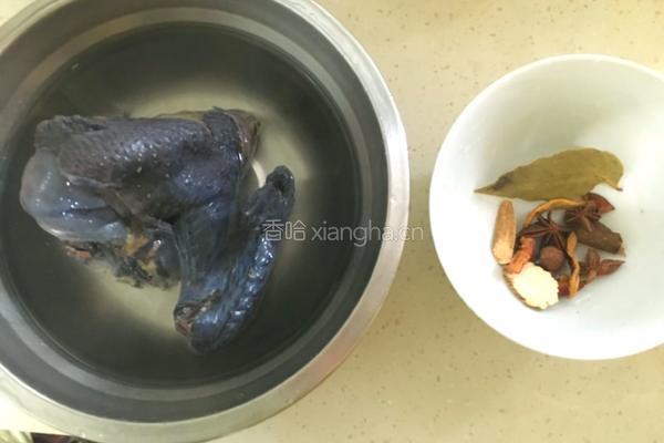 香菇鸡汤米线的做法图解2