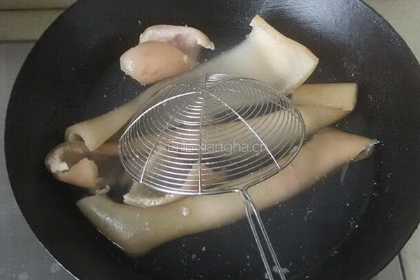 水晶猪皮冻的做法图解3