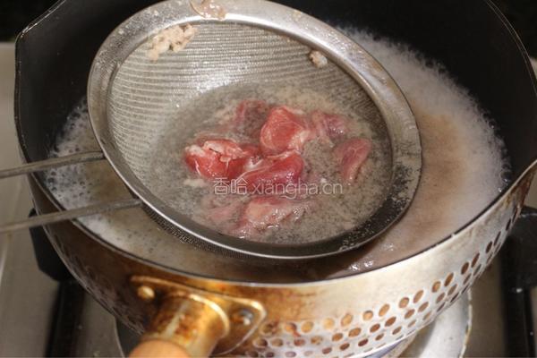 酸汤金针肥牛的做法图解4