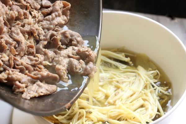 酸汤金针肥牛的做法图解10