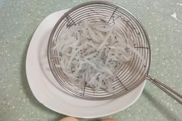 银鱼煎鸡蛋的做法图解1