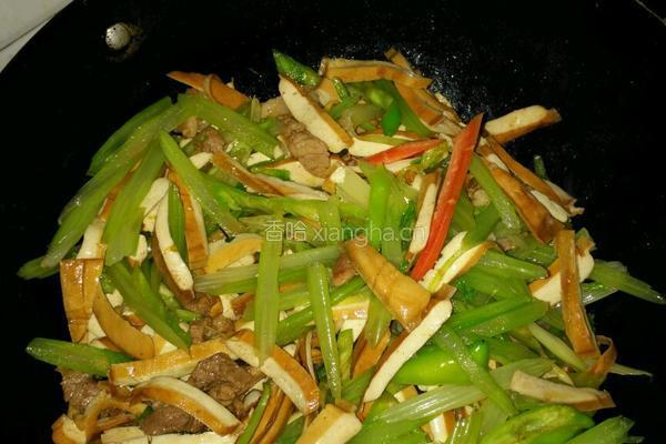 芹菜炒豆干的做法图解8