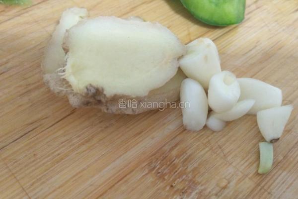 腊肉炒青椒的做法图解4
