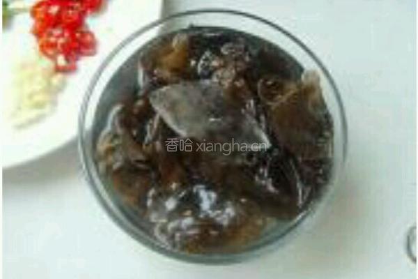 凉拌木耳的做法图解1
