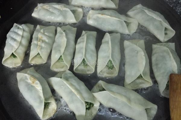 羊肉韭菜锅贴的做法图解7