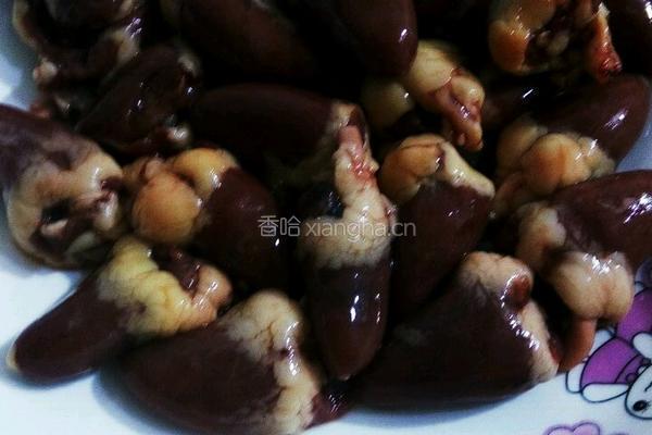 鸡心炒蒜苗的做法图解1