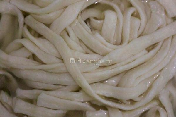 东北凉拌面筋（有的叫牛筋面）的做法图解1