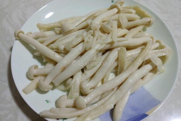 海鲜菇炒肉的做法图解3