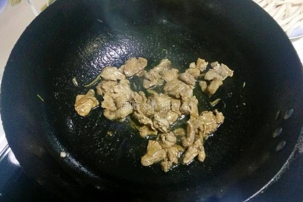 海鲜菇炒肉的做法图解8