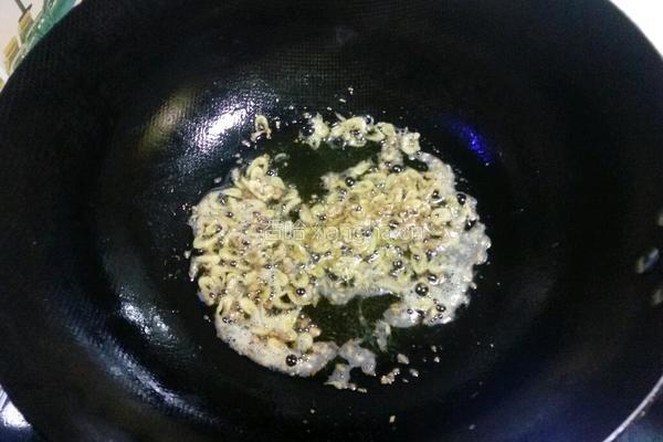 虾皮炒娃娃菜的做法图解3