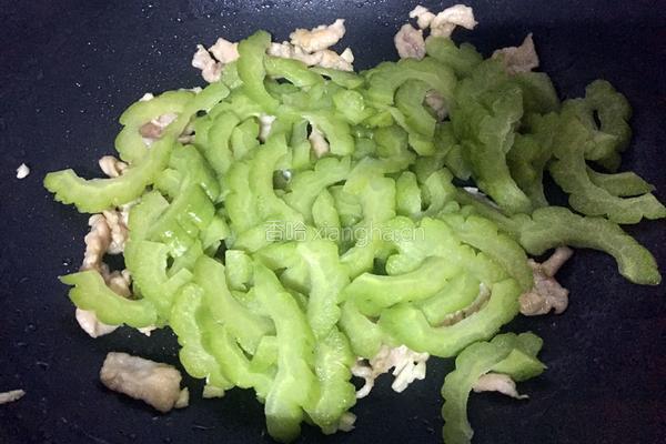苦瓜炒肉的做法图解6