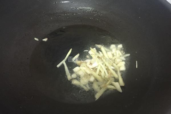 蒜苔炒鱿鱼的做法图解4
