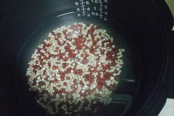 山药薏米红豆粥的做法图解2
