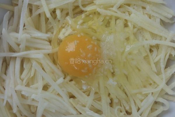 土豆鸡蛋饼的做法图解1