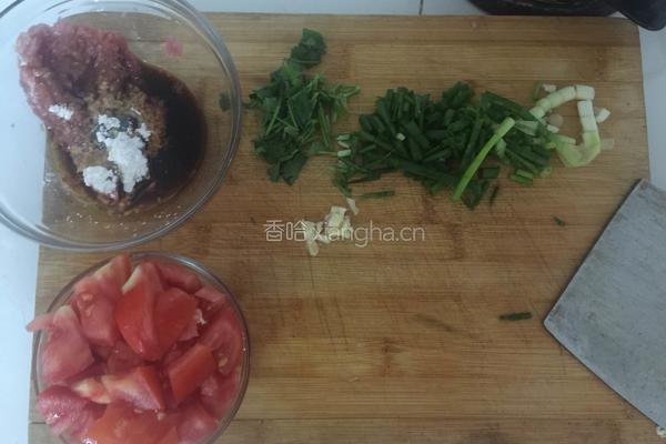 茄汁肉沫干捞河粉的做法图解1