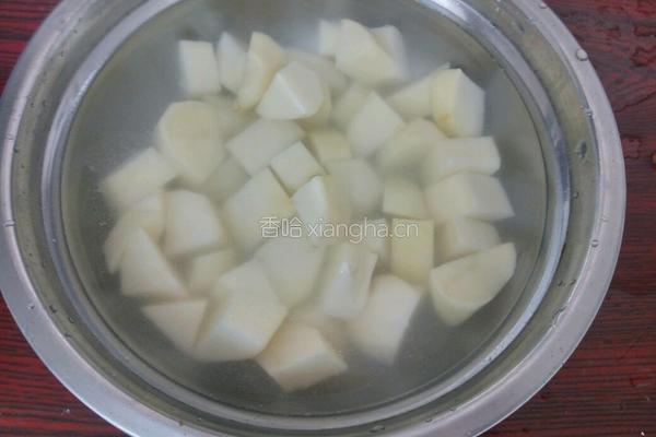 红烧土豆块的做法图解1
