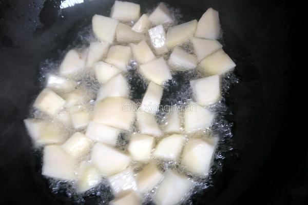 红烧土豆块的做法图解2