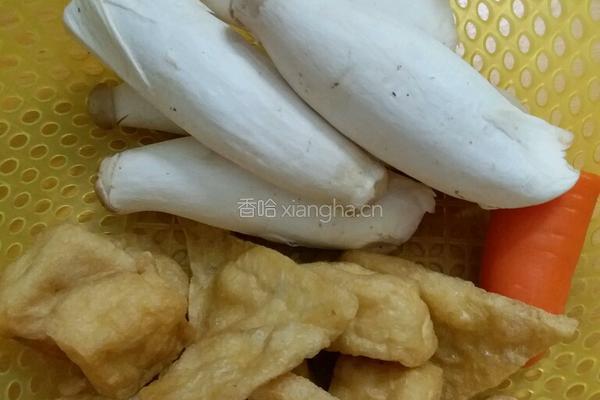 油豆腐炒杏鲍菇的做法图解1