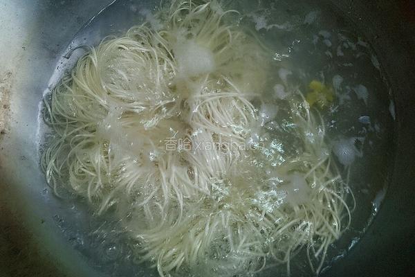 牛肉面条汤的做法图解3