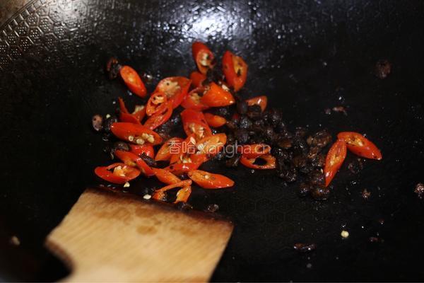 萝卜干炒腊肉的做法图解6
