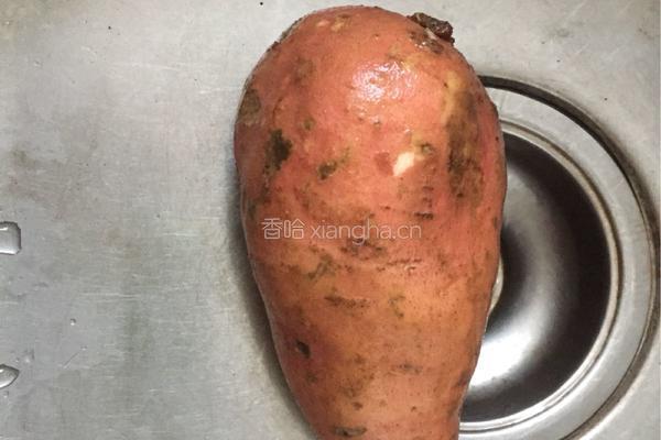 微波炉烤地瓜的做法图解1