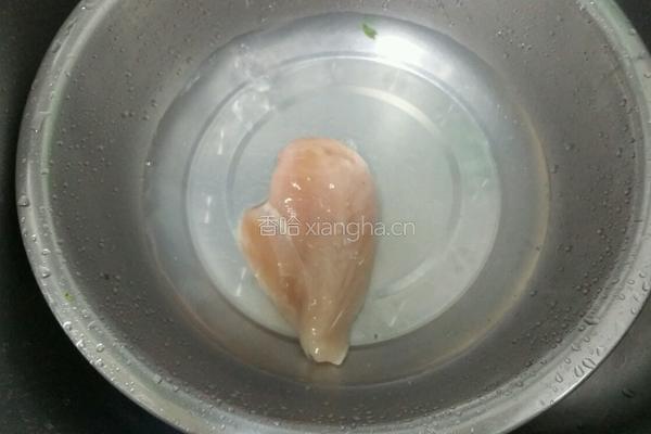 鸡胸肉炒青红椒的做法图解1