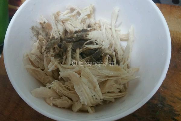 鸡胸肉炒青红椒的做法图解3