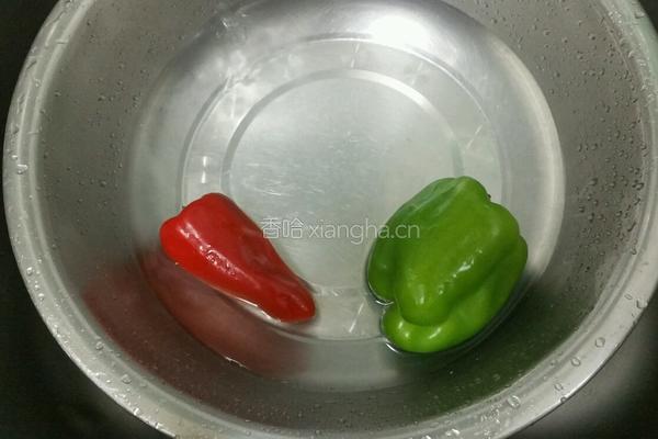鸡胸肉炒青红椒的做法图解4