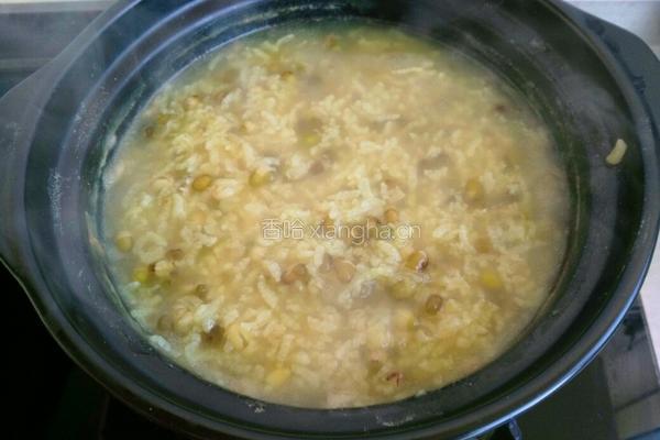 砂锅大米绿豆煲的做法图解8